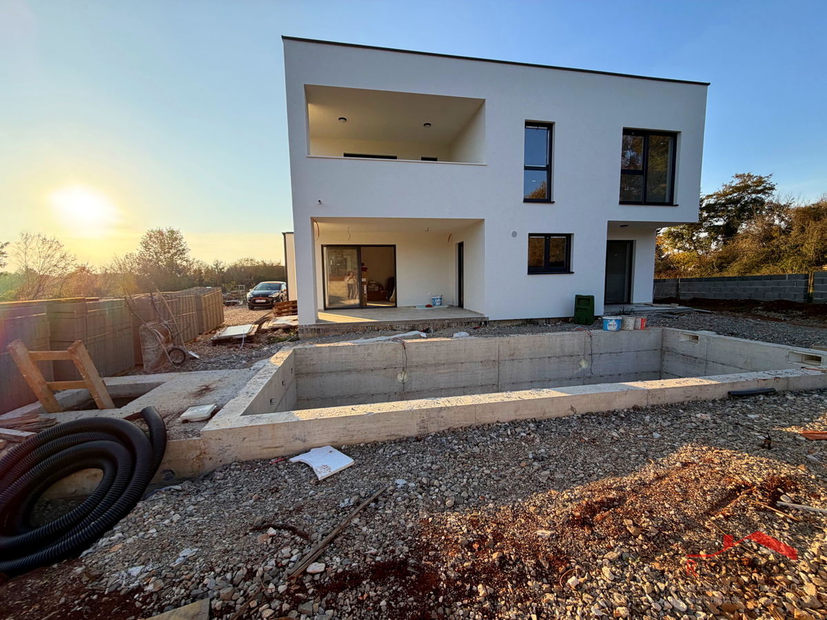 Pula, Loborika-okolica, dvojna hiša z bazenom