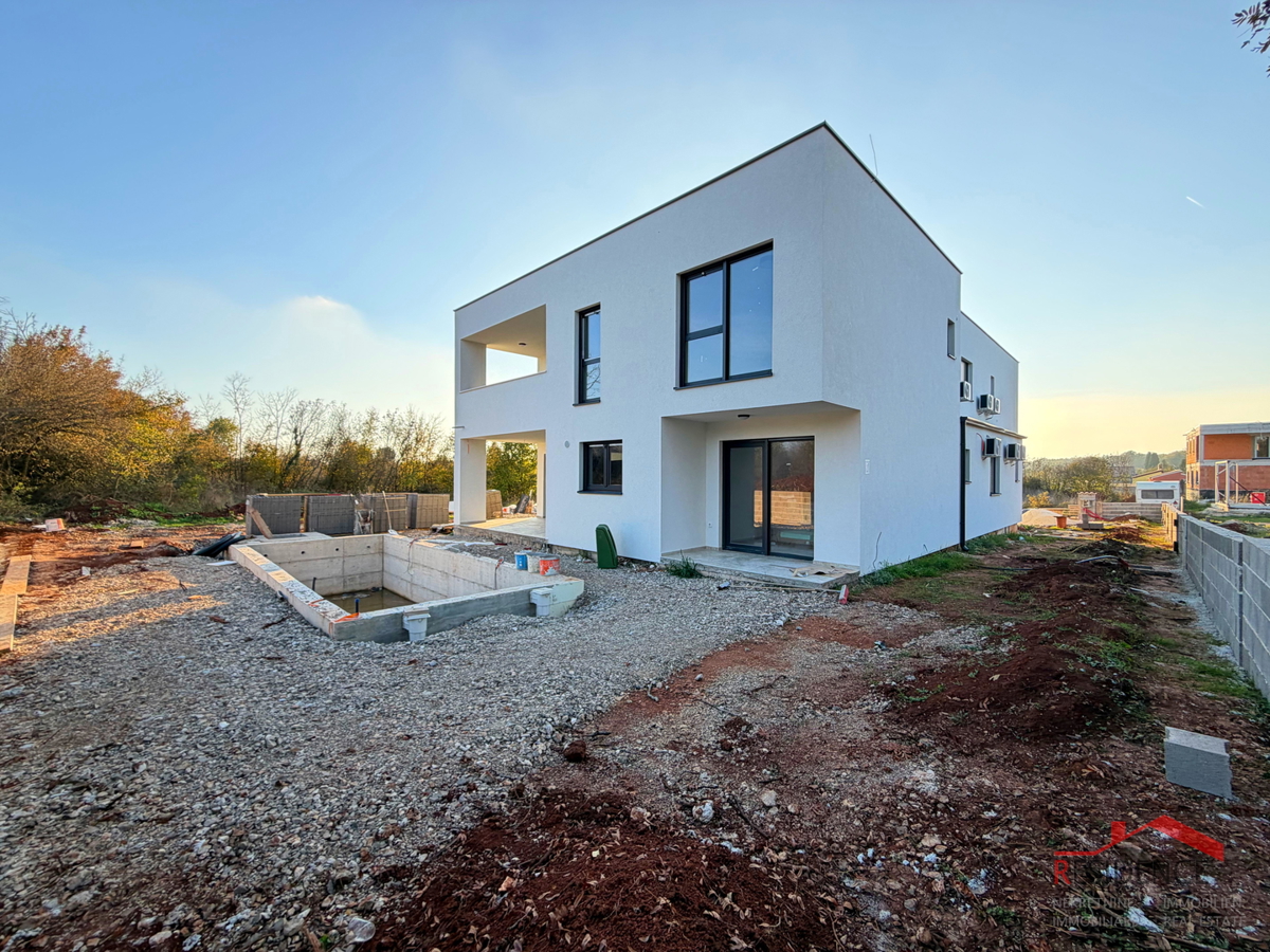 Pula, Loborika-okolica, dvojna hiša z bazenom