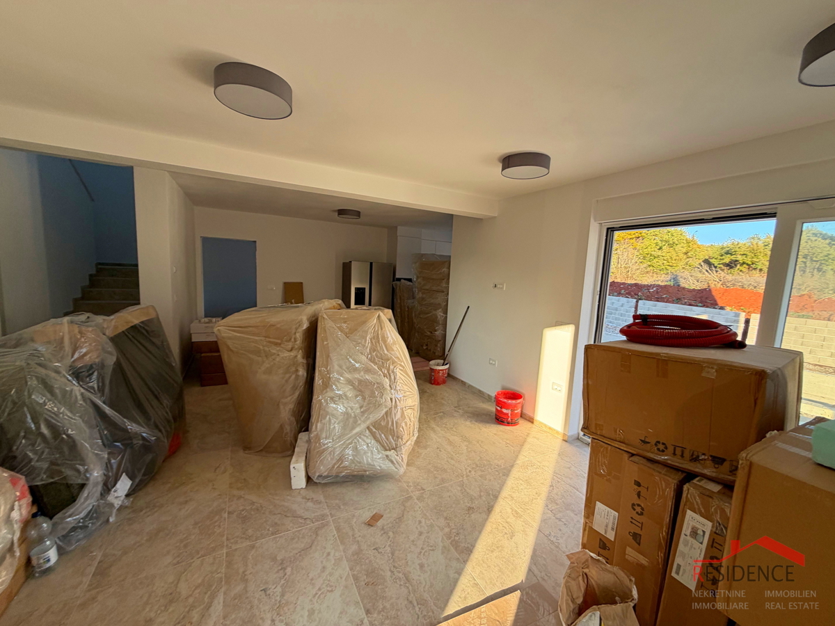 Pula, Loborika-okolica, dvojna hiša z bazenom