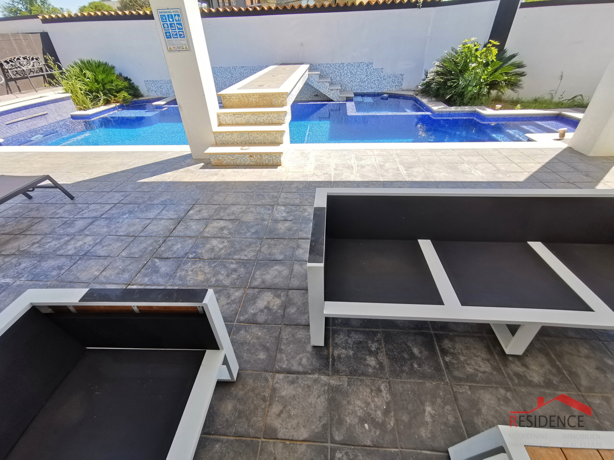 Banjole, luksuzna vila z bazenom, blizu morja in marine