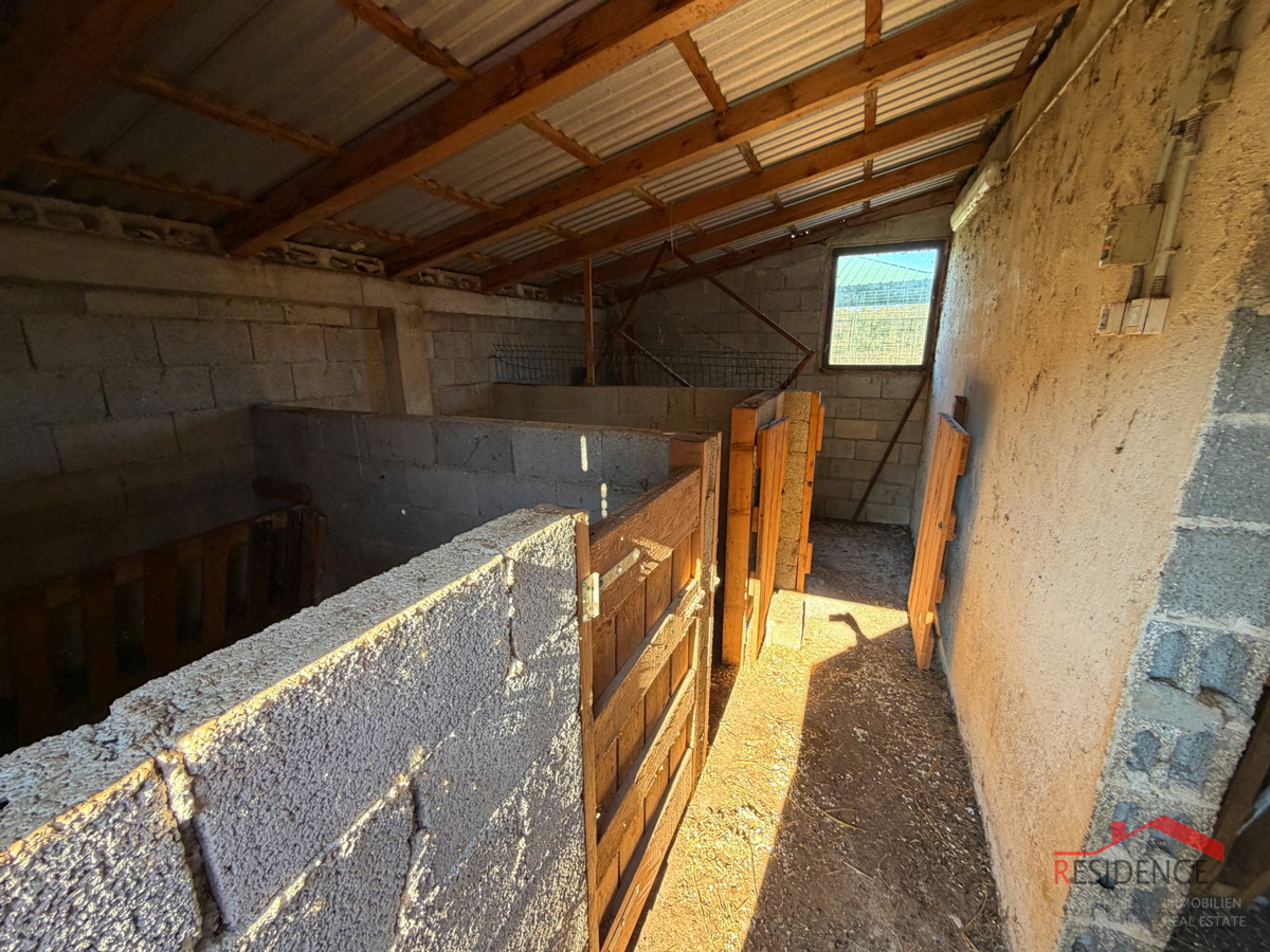 Pula, Monte Turco, zemljišče z gospodarskim poslopjem