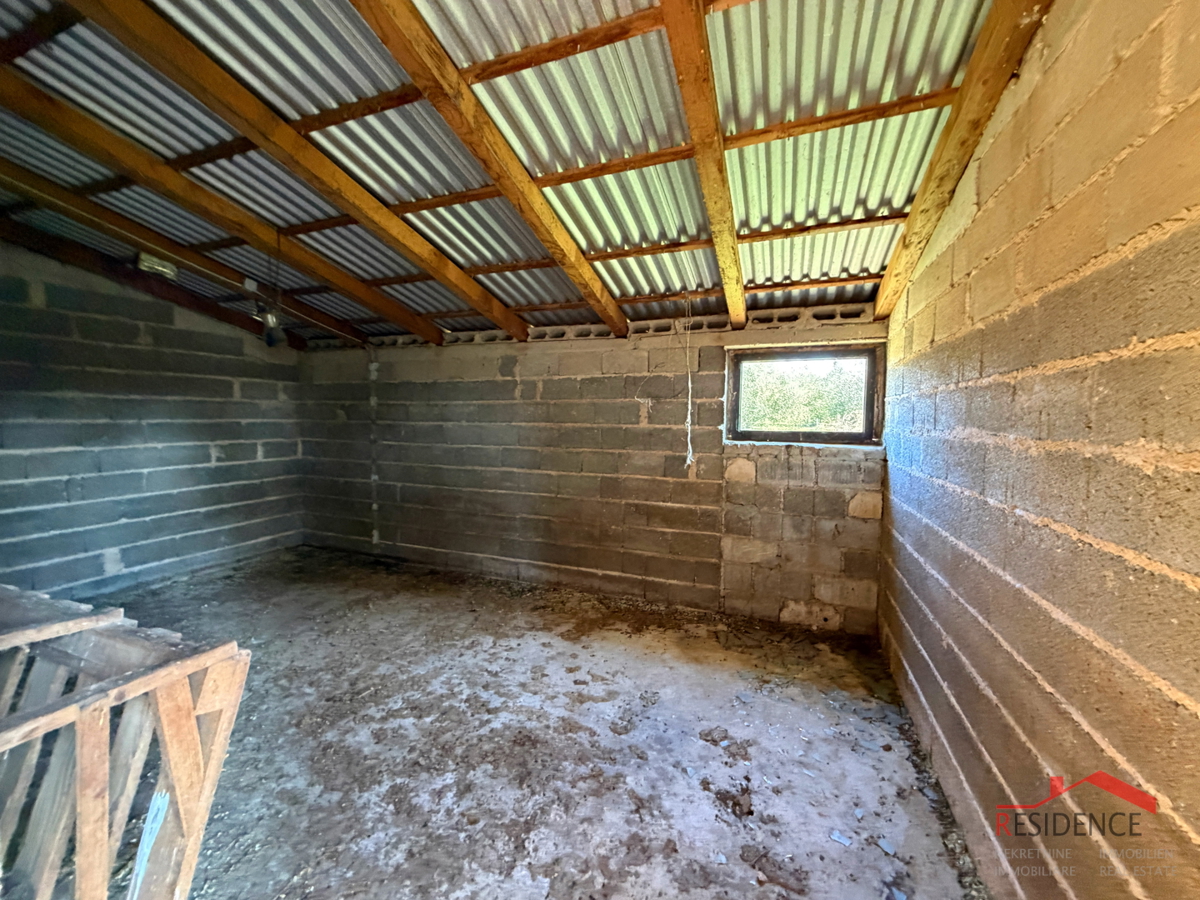 Pula, Monte Turco, zemljišče z gospodarskim poslopjem