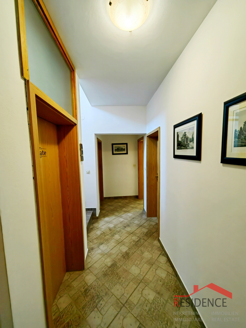 Vodnjan, lepa samostojna hiša z bazenom