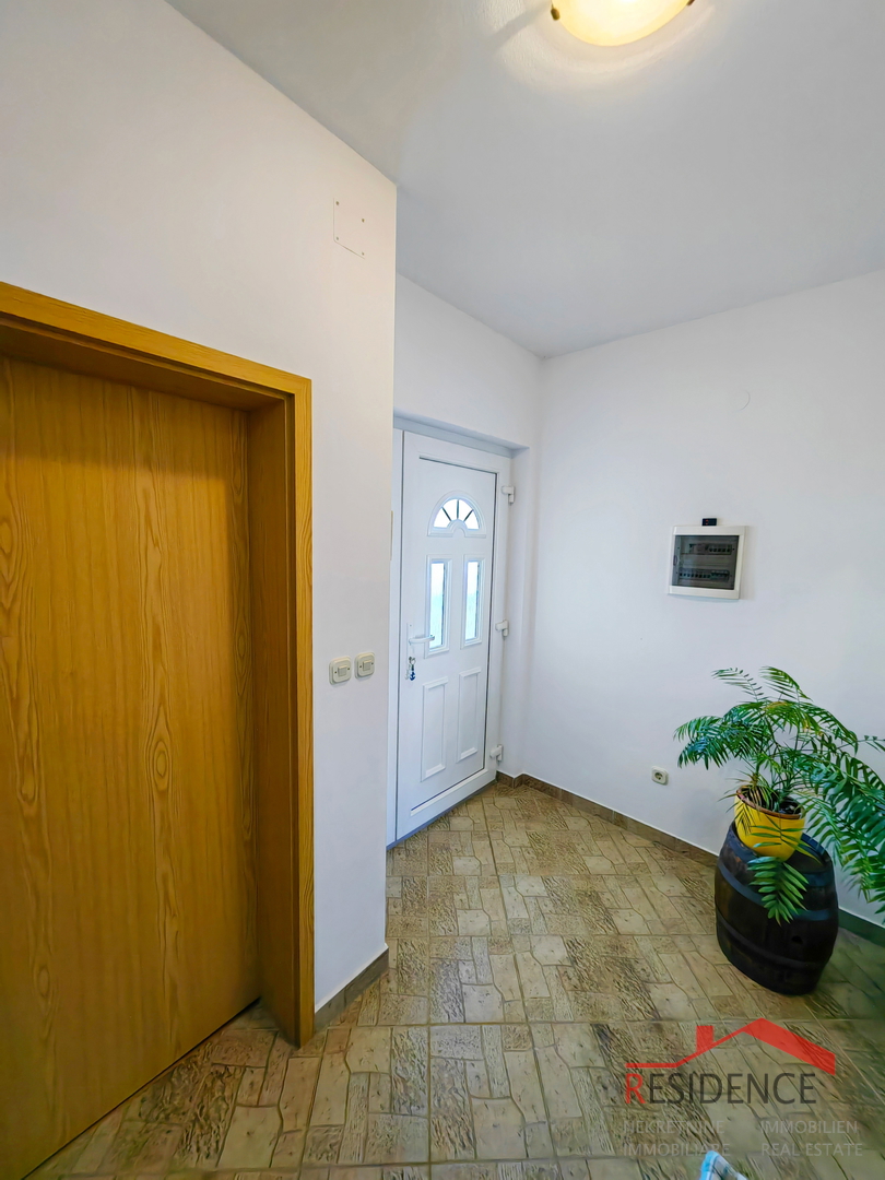 Vodnjan, lepa samostojna hiša z bazenom