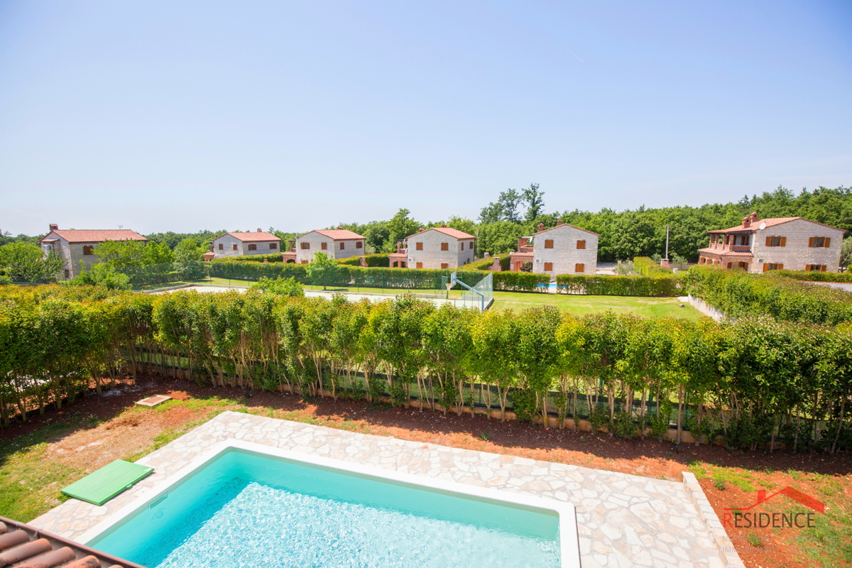 Villa z bazenom v Paradižu