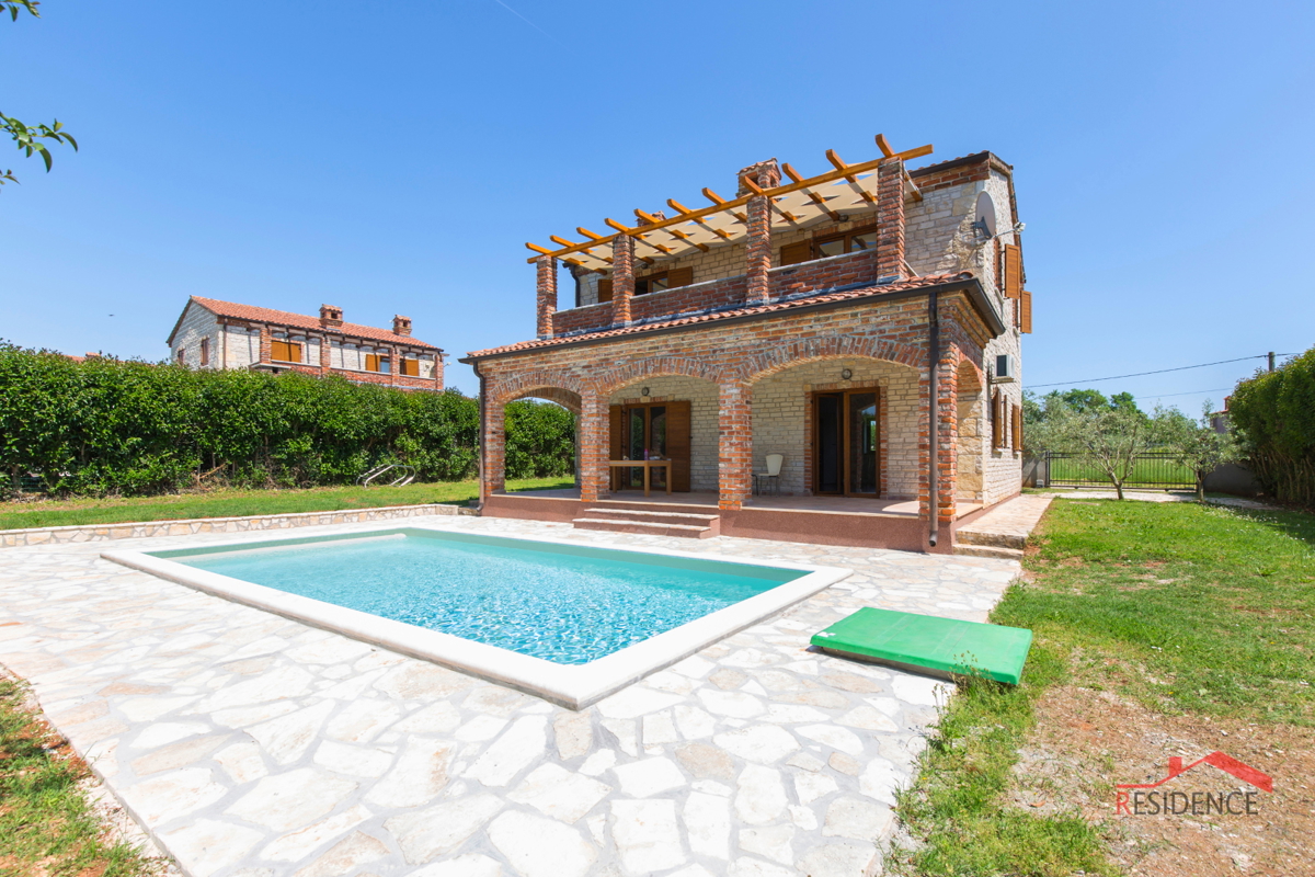 Villa z bazenom v Paradižu