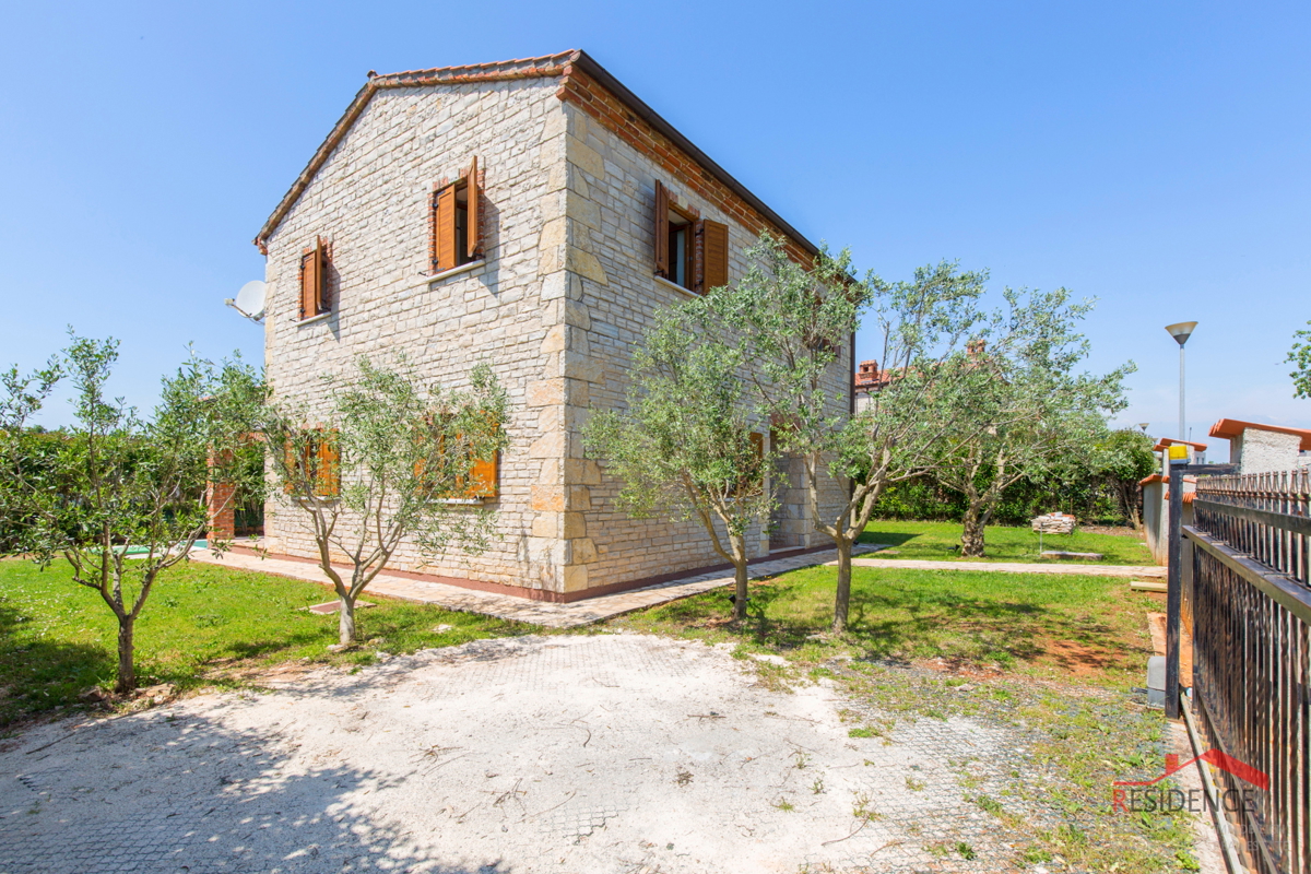 Villa z bazenom v Paradižu