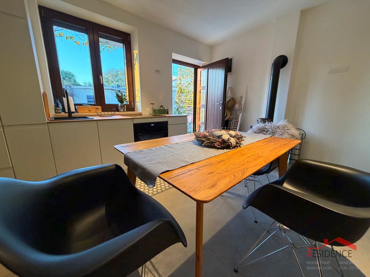 Peroj, kamnita hiša v vrsti, Ekskluzivna prodaja