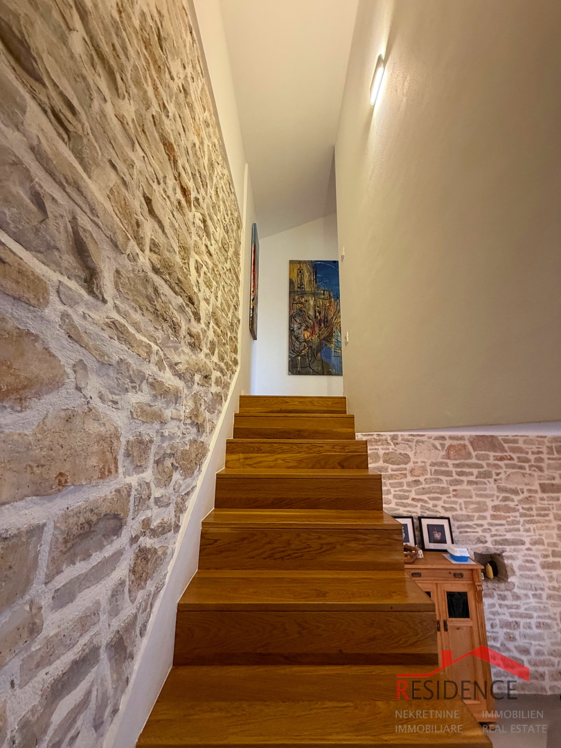 Peroj, kamnita hiša v vrsti, Ekskluzivna prodaja