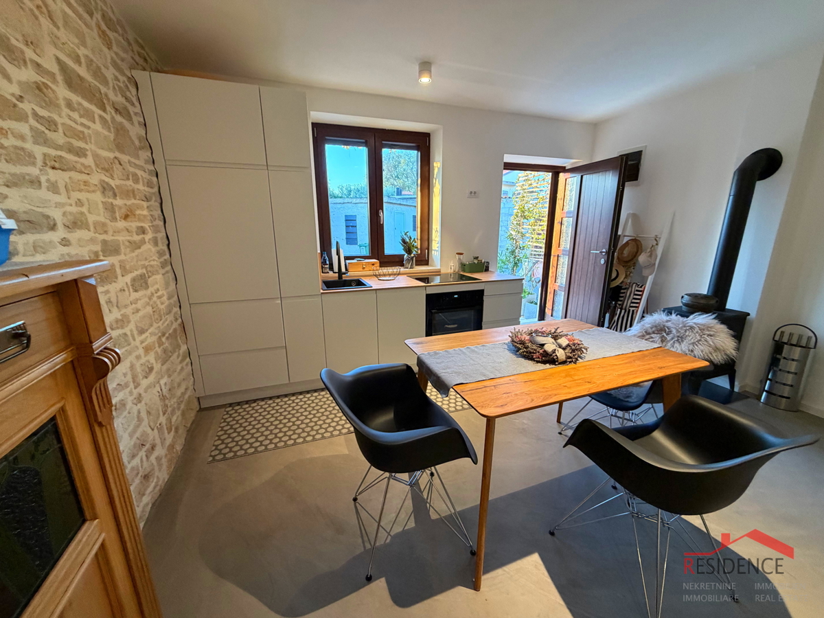 Peroj, kamnita hiša v vrsti, Ekskluzivna prodaja