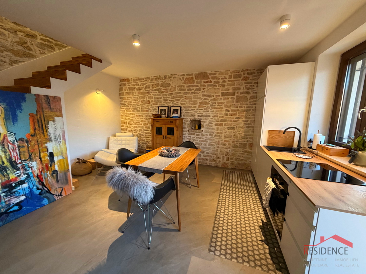 Peroj, kamnita hiša v vrsti, Ekskluzivna prodaja