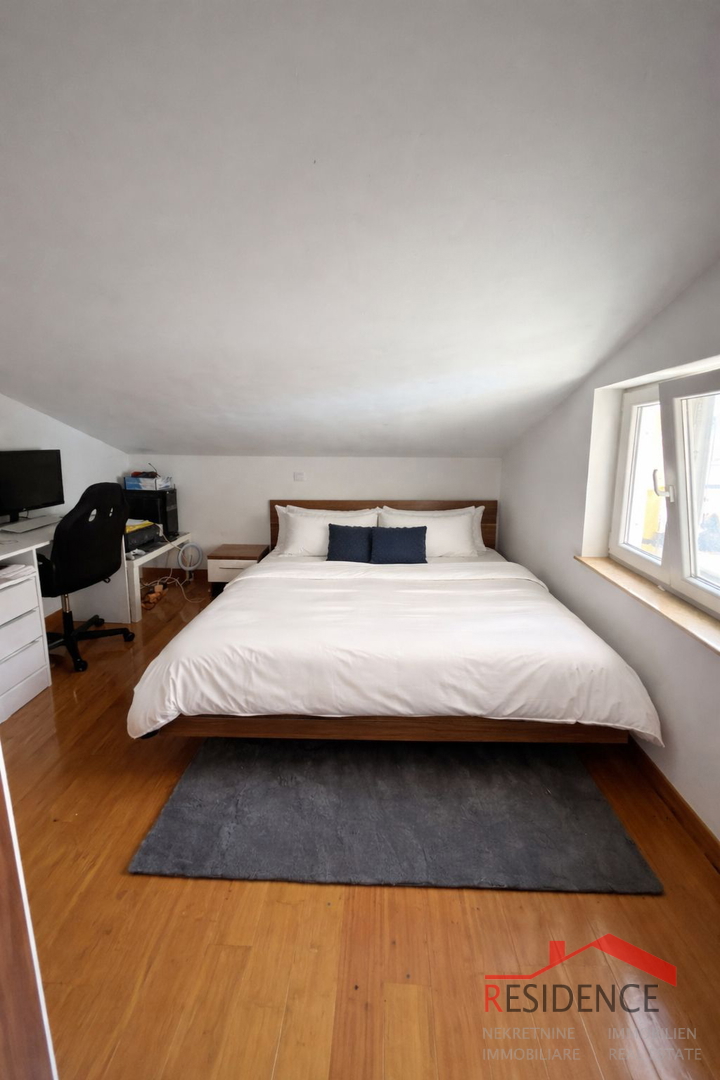 Pula – Šijana, dvoetažno stanovanje z dvema terasama in odprtim pogledom na mesto