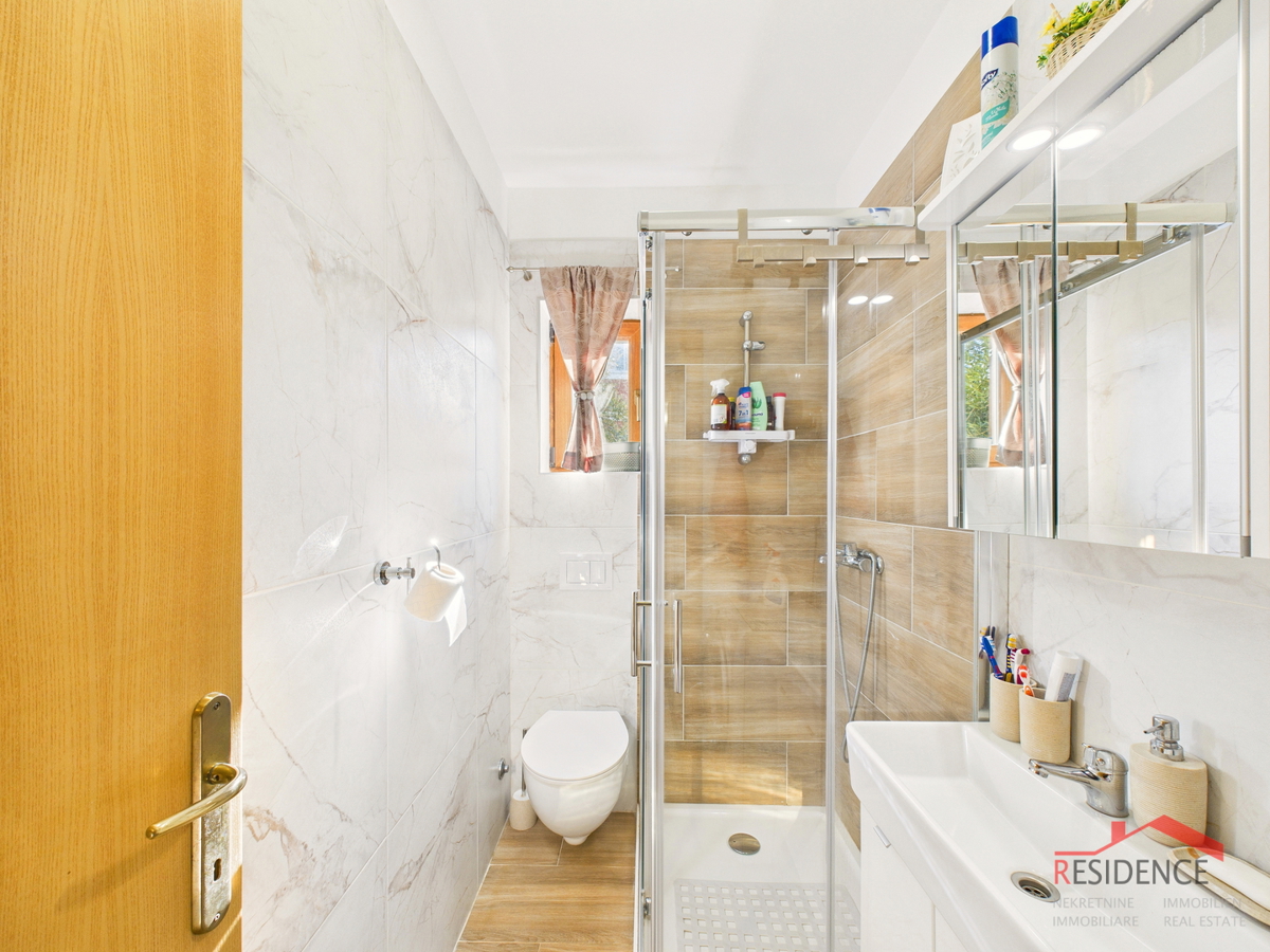 Ekskluzivna prodaja stanovanja z vrtom v Banjolah - Volme