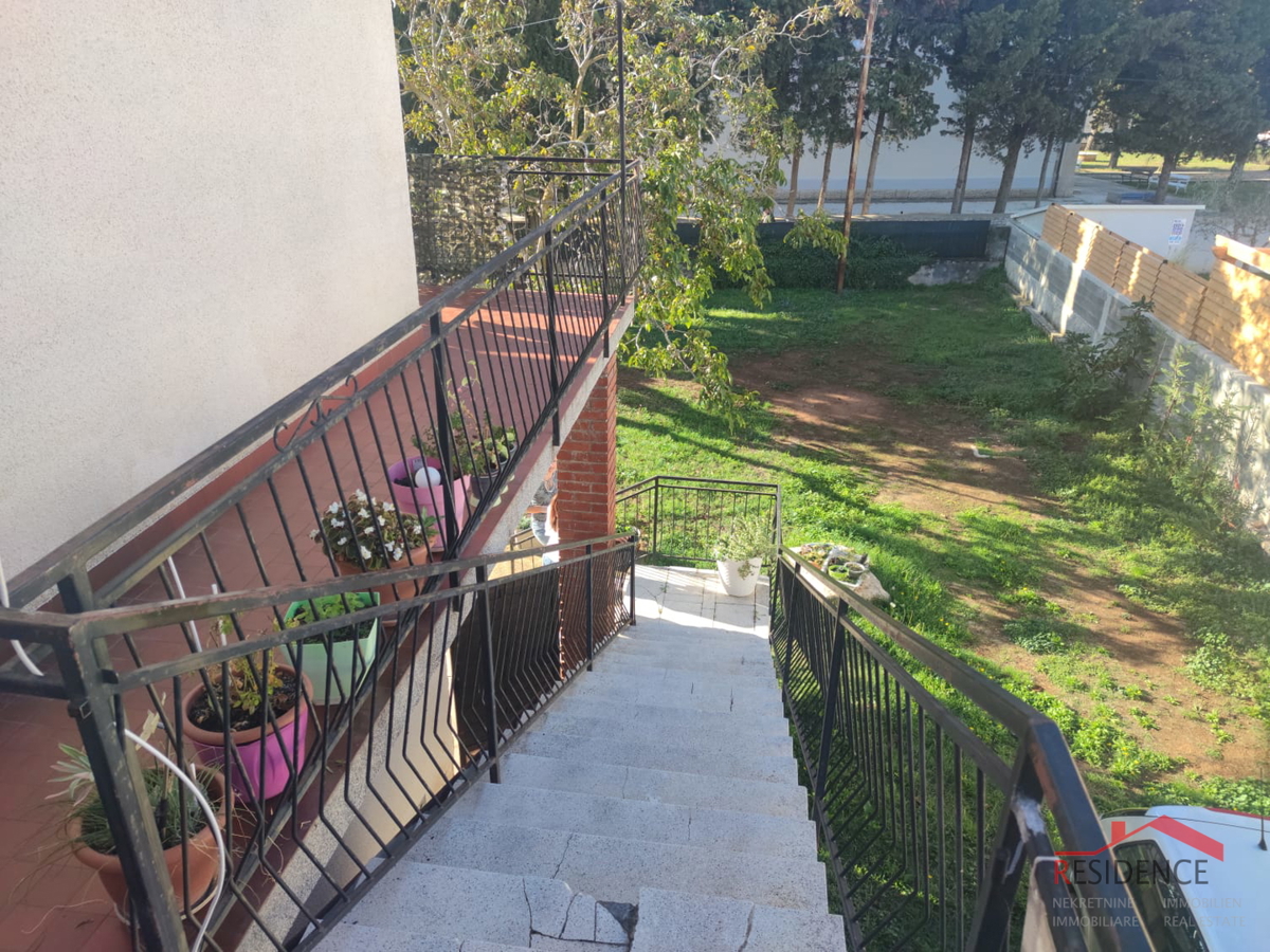 MEDULIN, HIŠA Z VRTOM