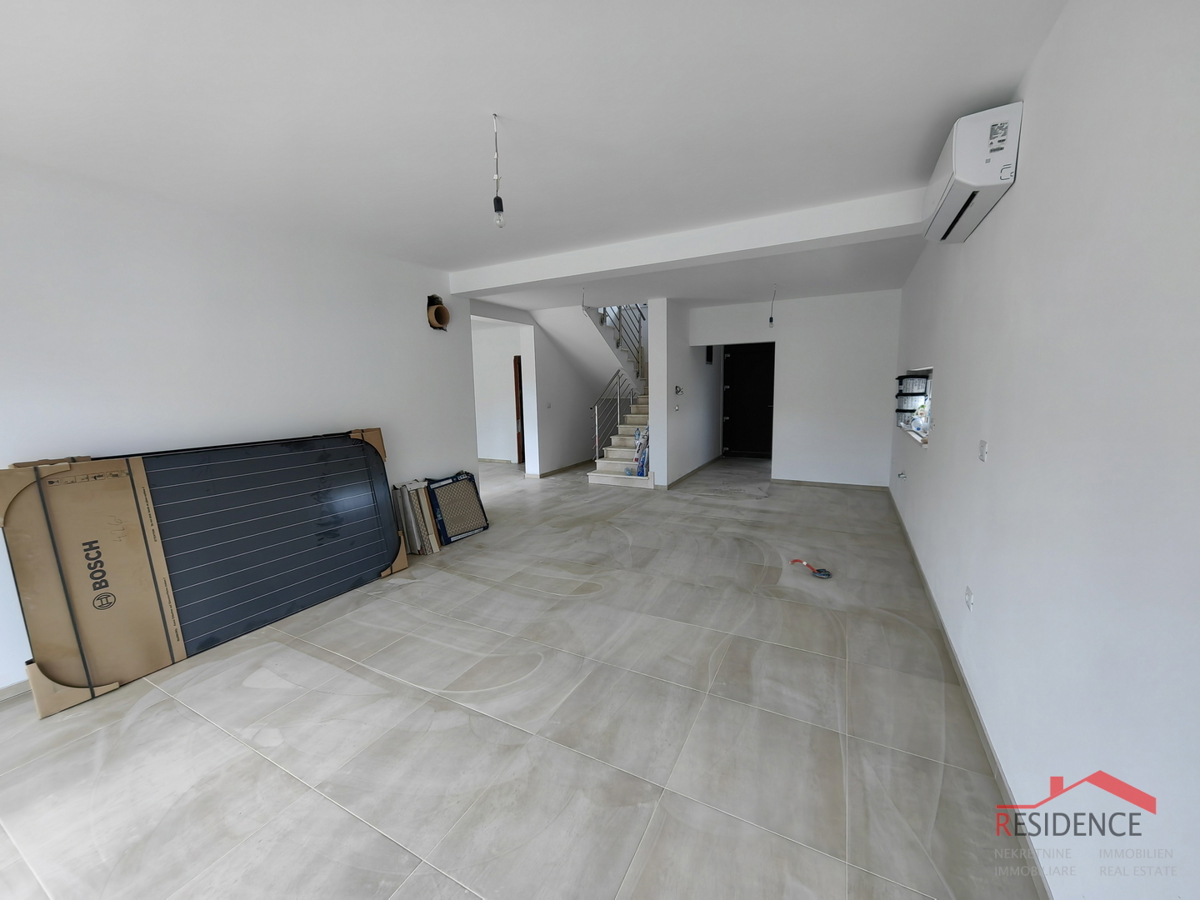 Svetvinčenat, nova vila z bazenom