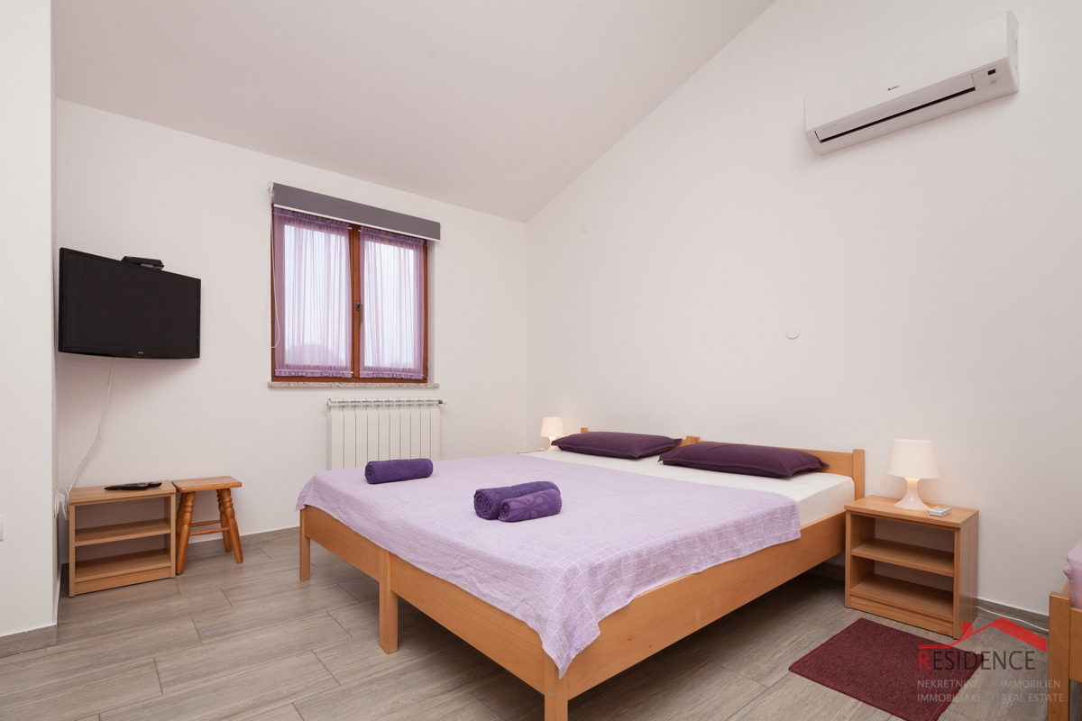 Banjole, počitniška hiša z bazenom in dvorano