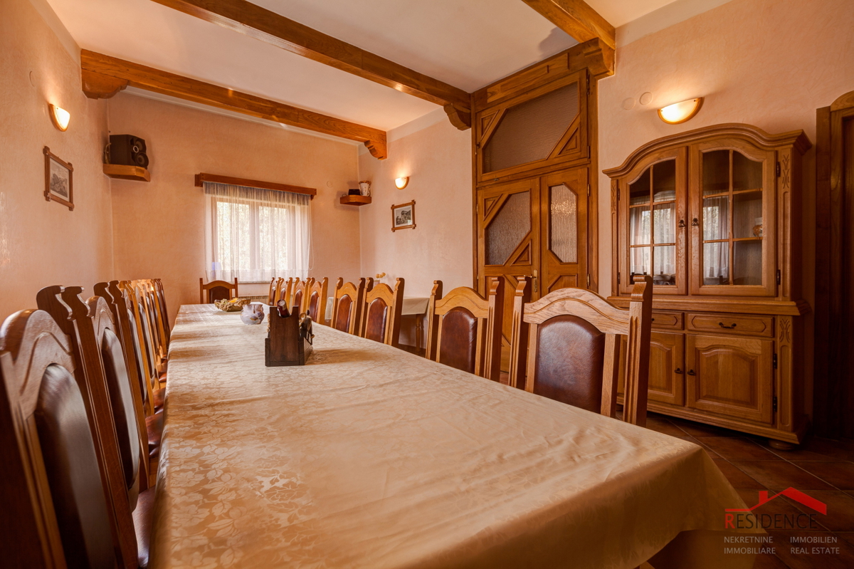 Banjole, počitniška hiša z bazenom in dvorano