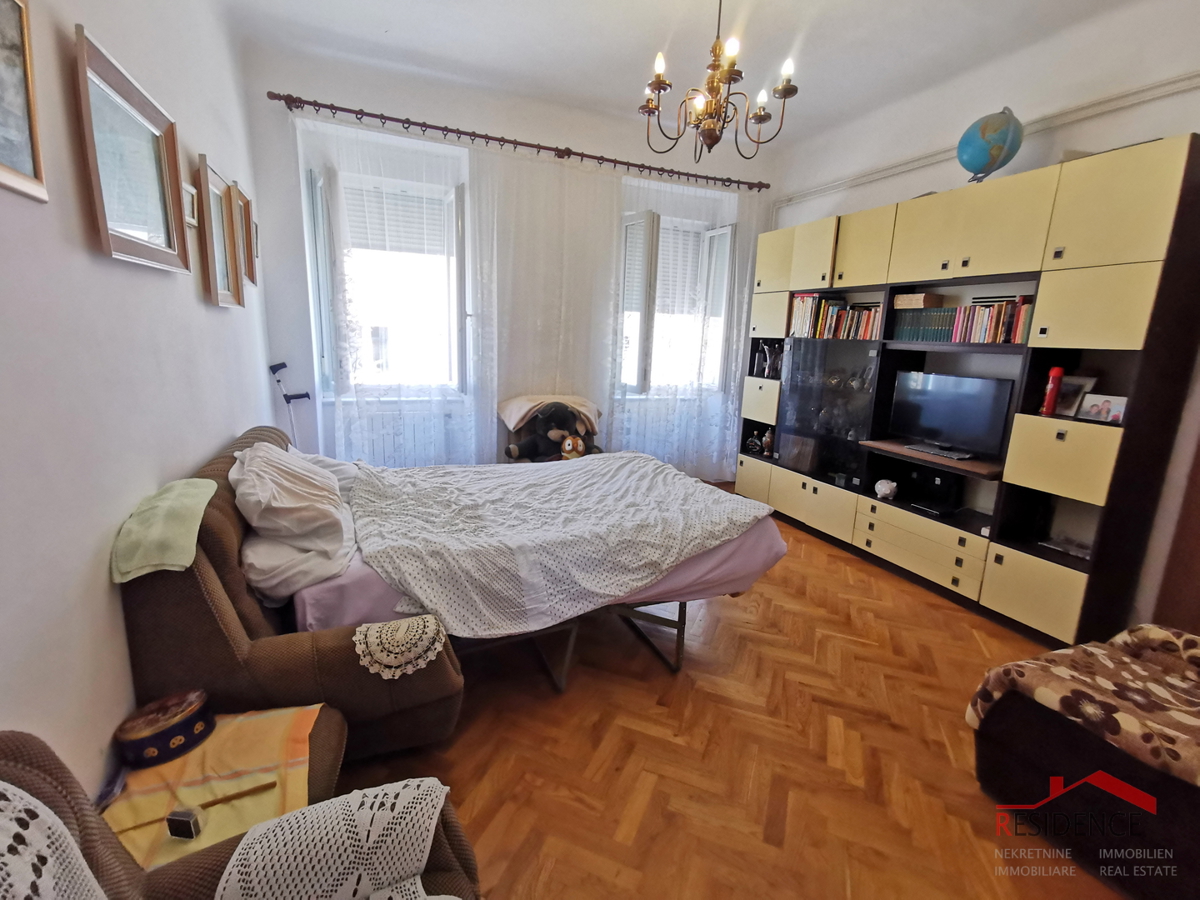 Pula, Center, stanovanje v prvem nadstropju, trisobno