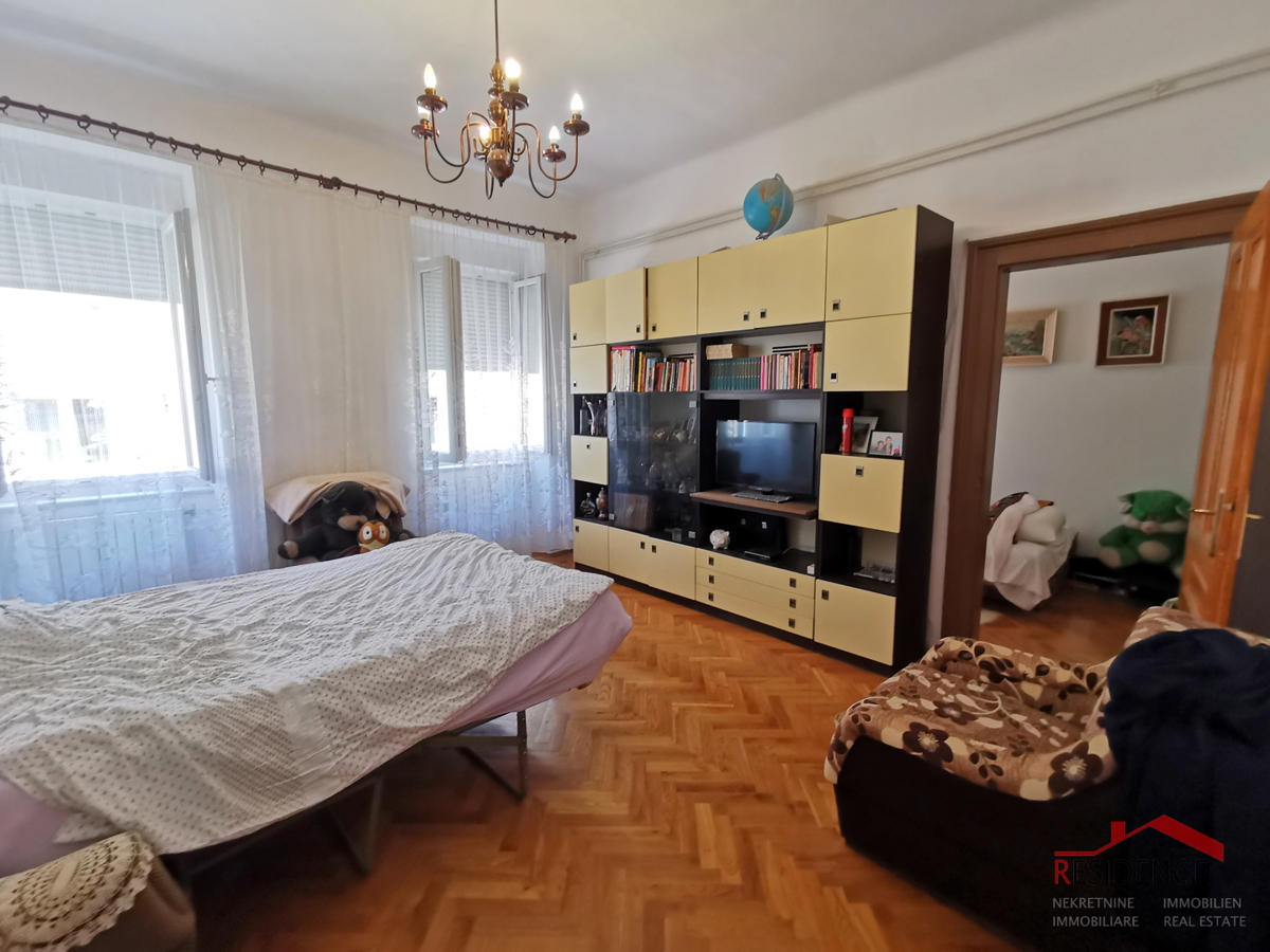Pula, Center, stanovanje v prvem nadstropju, trisobno