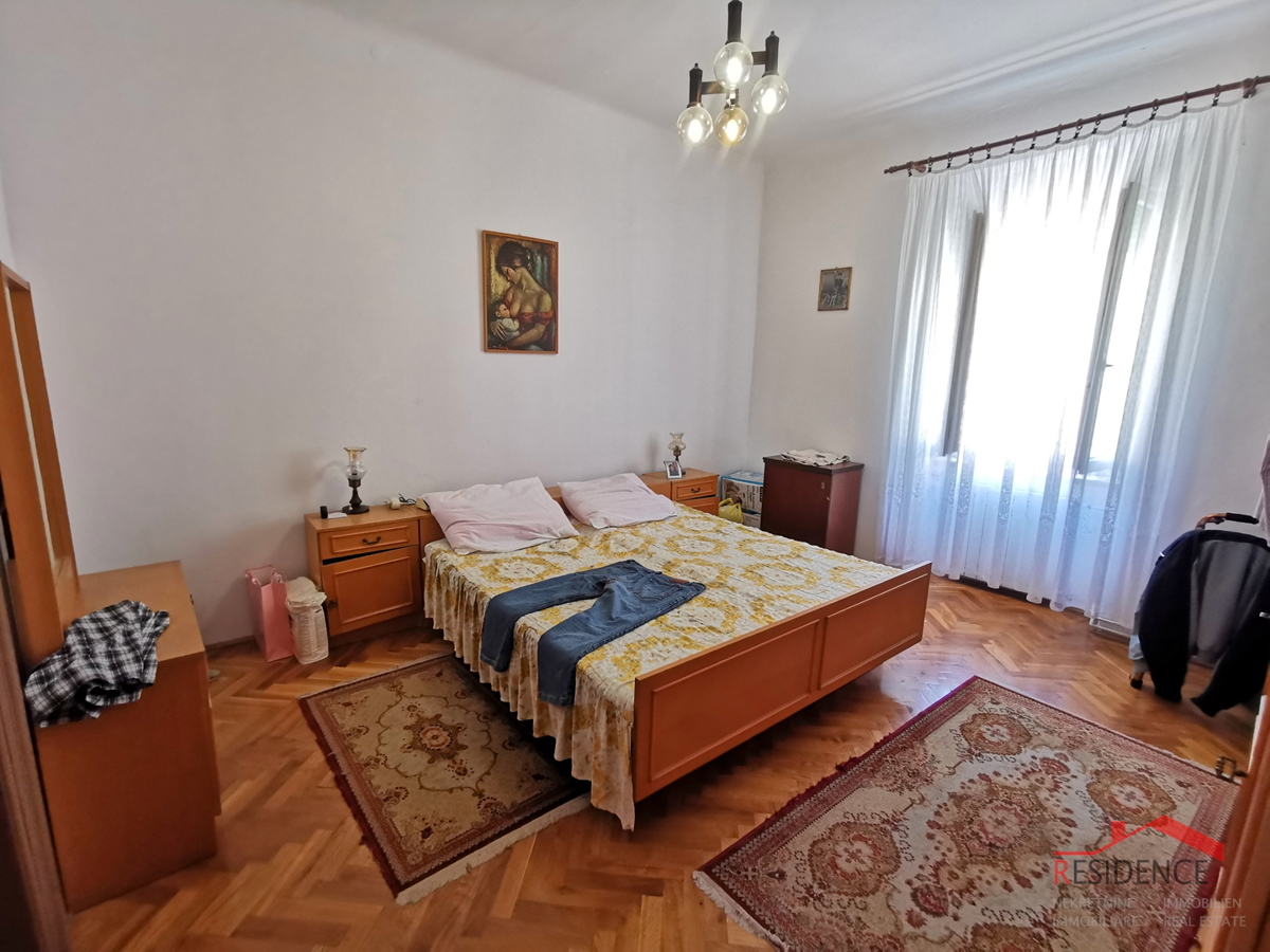 Pula, Center, stanovanje v prvem nadstropju, trisobno