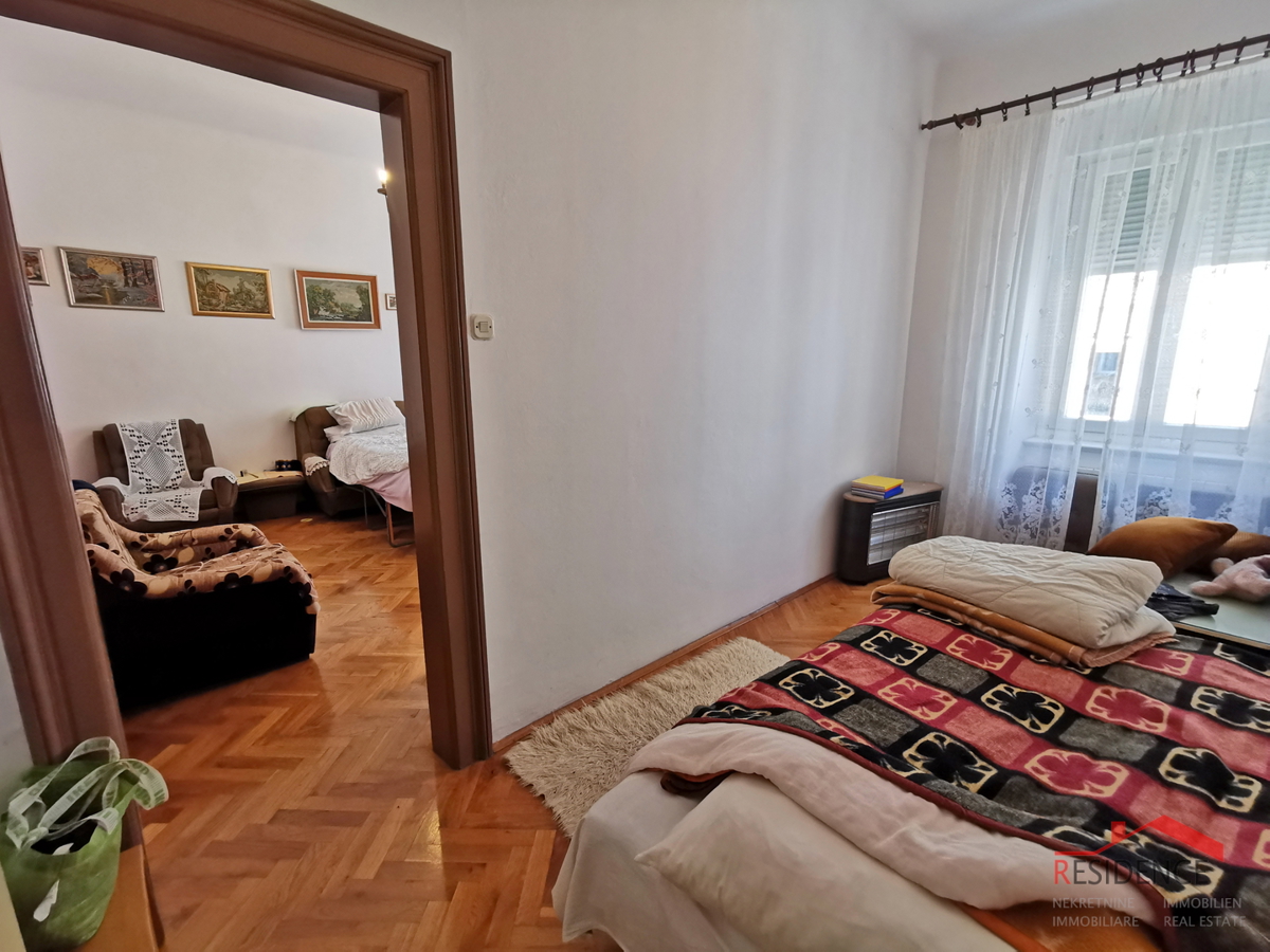 Pula, Center, stanovanje v prvem nadstropju, trisobno
