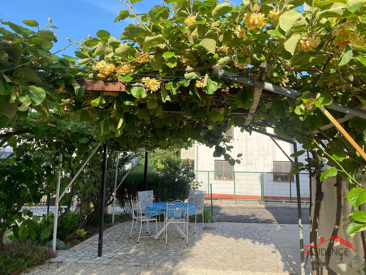 Samostojna hiša v Šuridi