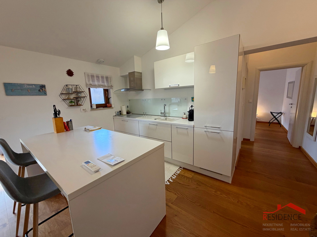 Štinjan, 1. nadstropje, 2 spalnici, 2 parkirni mesti