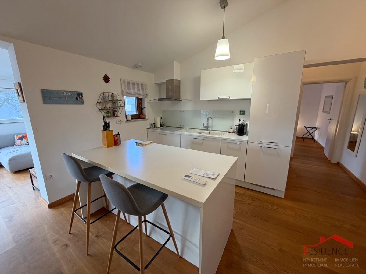 Štinjan, 1. nadstropje, 2 spalnici, 2 parkirni mesti