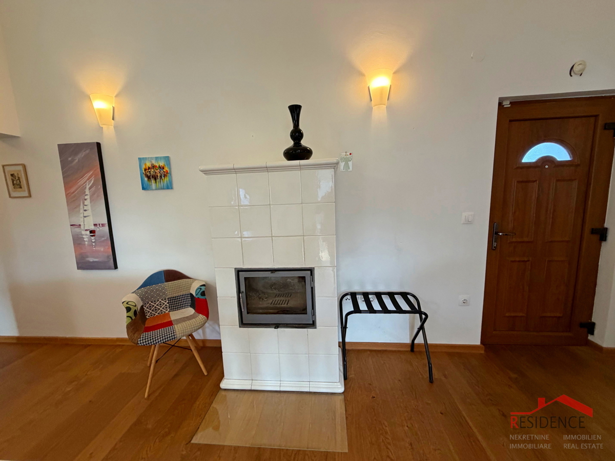 Štinjan, 1. nadstropje, 2 spalnici, 2 parkirni mesti