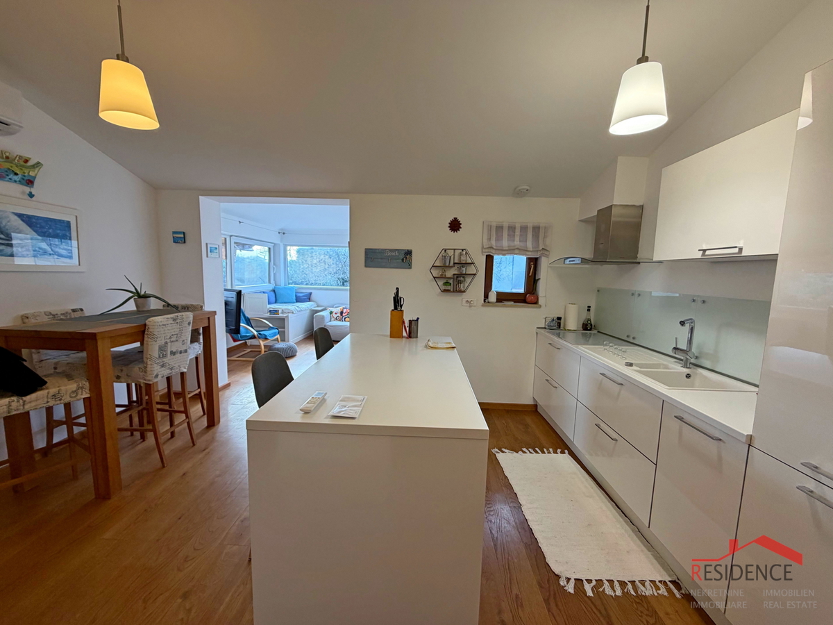 Štinjan, 1. nadstropje, 2 spalnici, 2 parkirni mesti