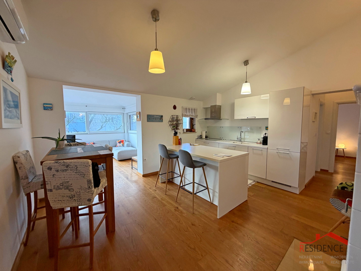 Štinjan, 1. nadstropje, 2 spalnici, 2 parkirni mesti