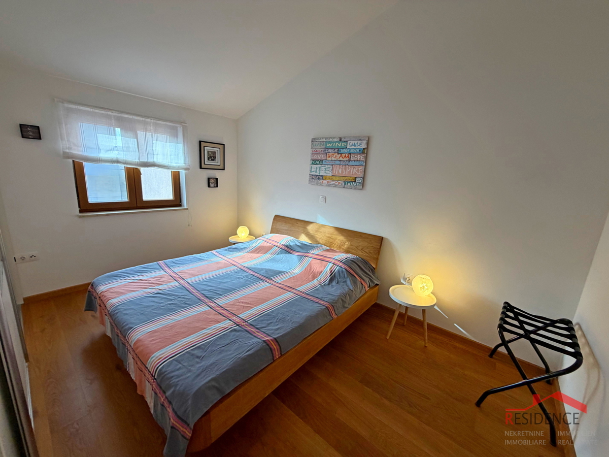 Štinjan, 1. nadstropje, 2 spalnici, 2 parkirni mesti