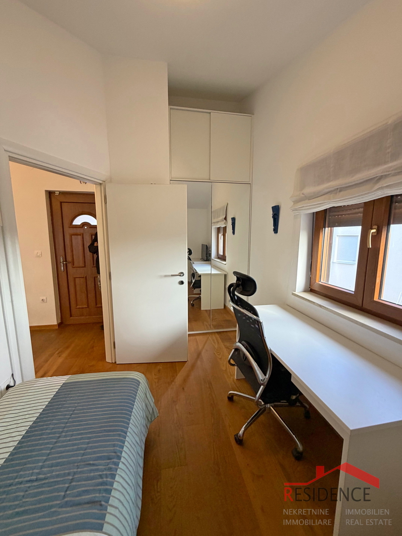 Štinjan, 1. nadstropje, 2 spalnici, 2 parkirni mesti