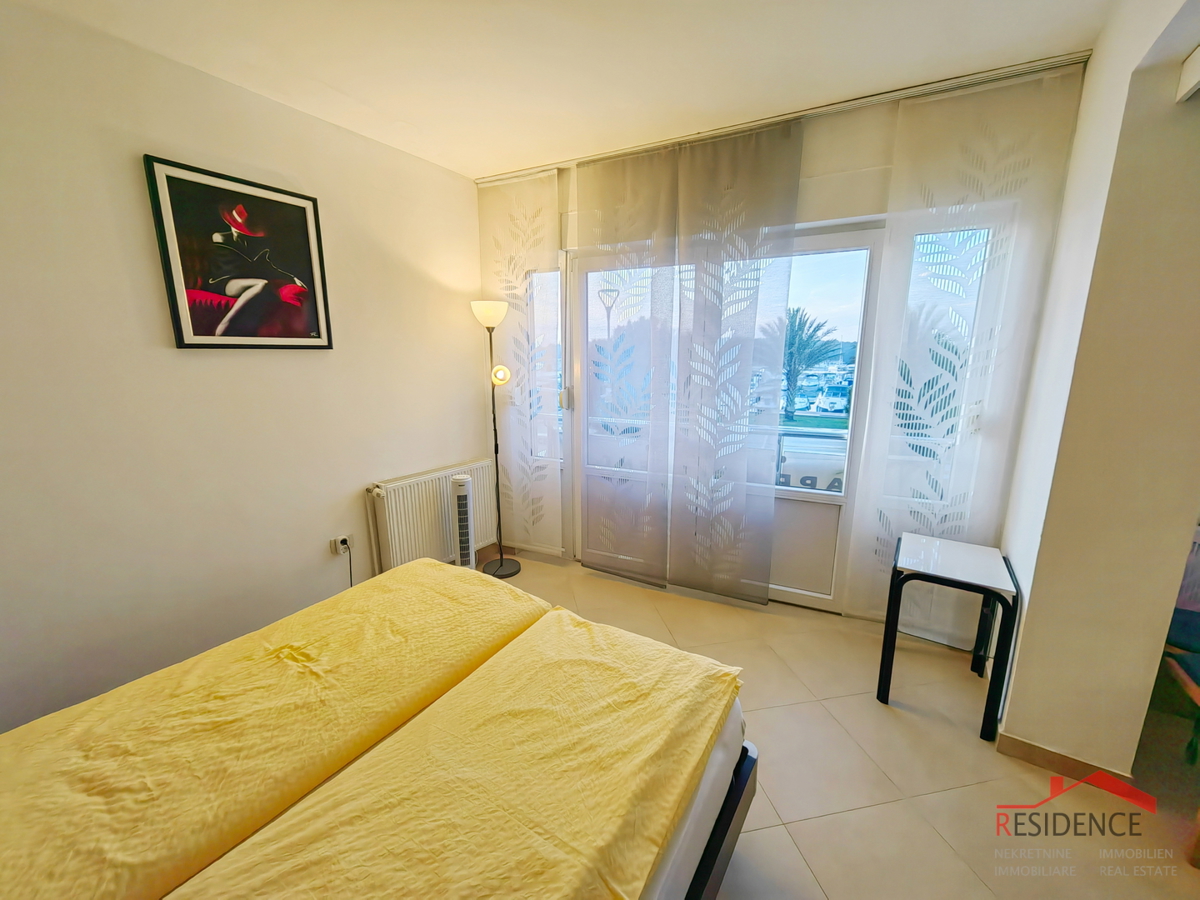 Medulin – Čudovito stanovanje v prvi vrsti ob morju