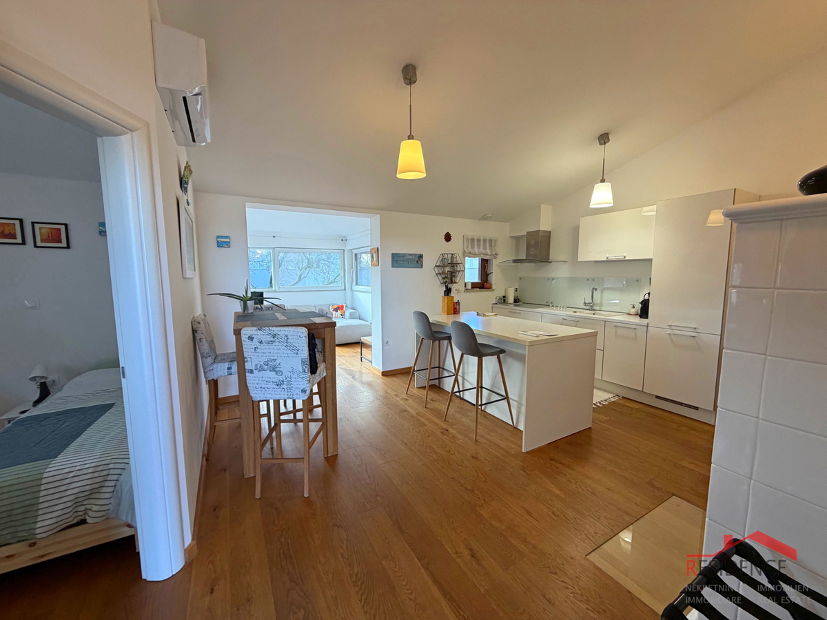 Štinjan, 1. nadstropje, 2 spalnici, 2 parkirni mesti