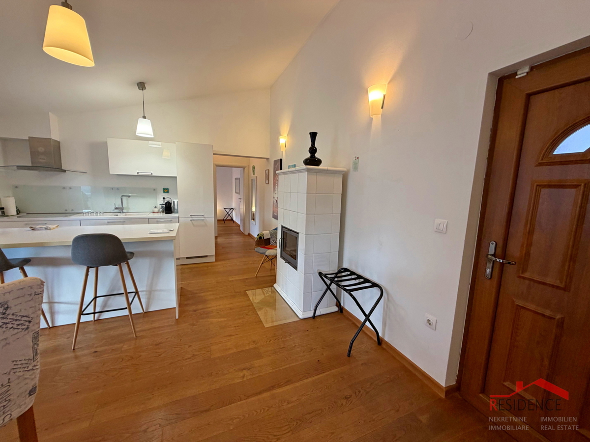 Štinjan, 1. nadstropje, 2 spalnici, 2 parkirni mesti