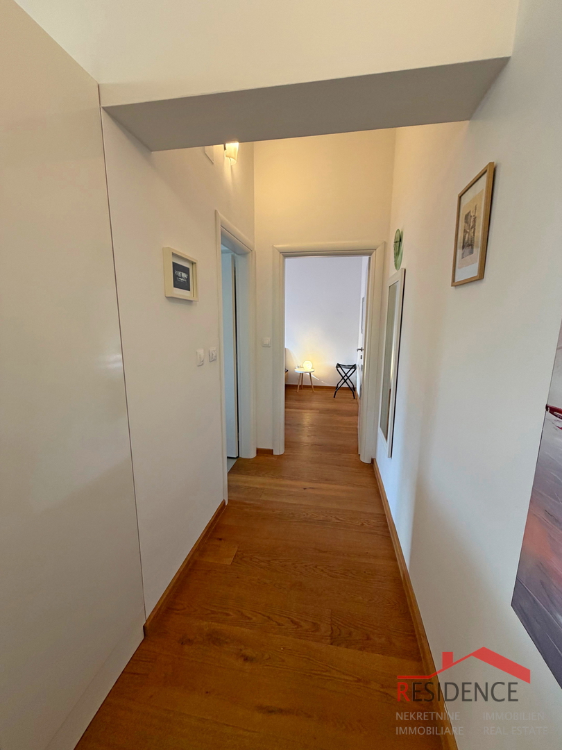 Štinjan, 1. nadstropje, 2 spalnici, 2 parkirni mesti