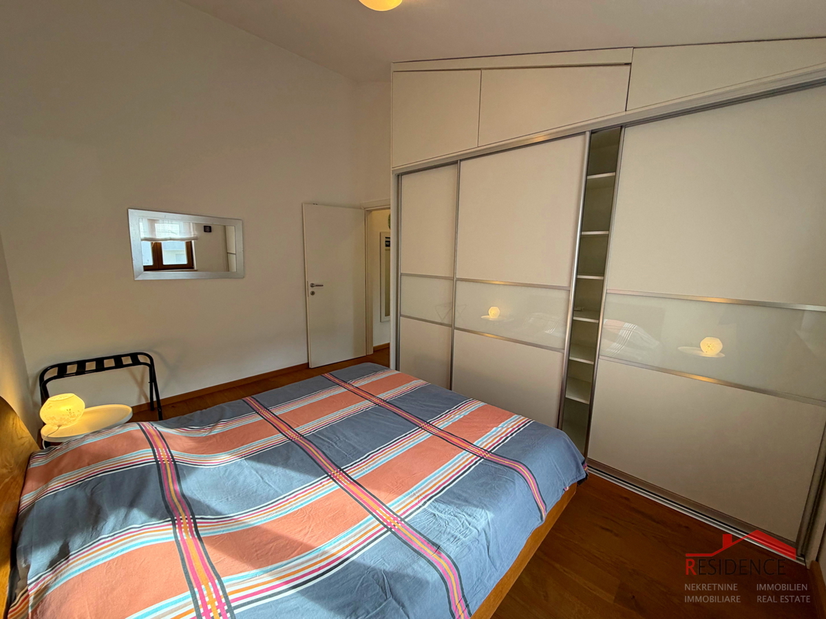 Štinjan, 1. nadstropje, 2 spalnici, 2 parkirni mesti