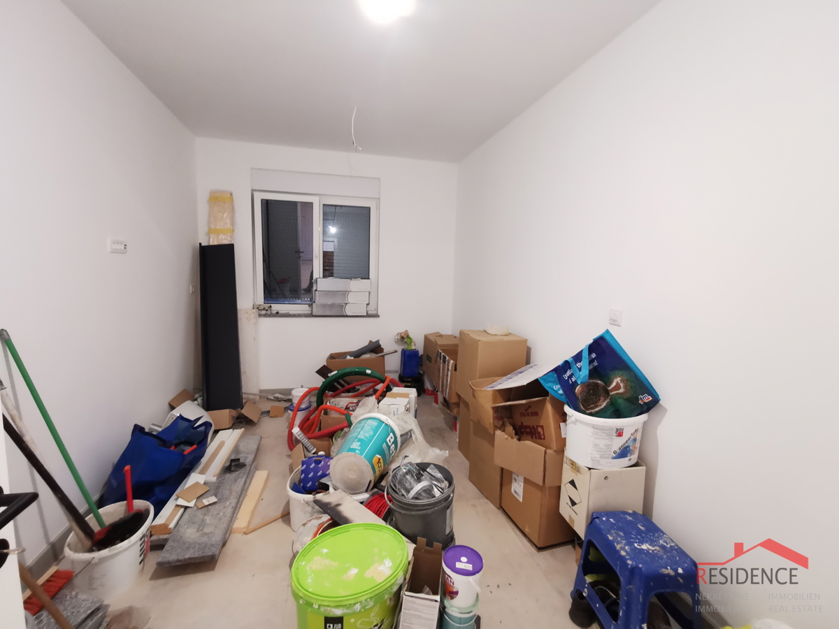 Banjole - Volme, novo stanovanje v pritličju z bazenom in vrtom