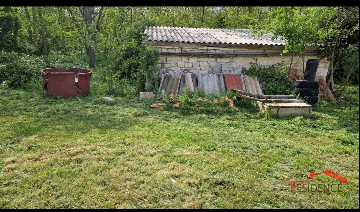 Banjole, kmetijsko zemljišče z oljčnim nasadom in vodo