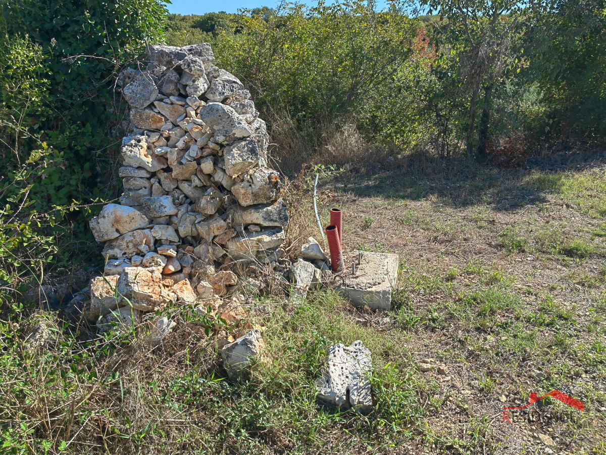Bale, gradbena parcela z gradbenim dovoljenjem za dve hiši