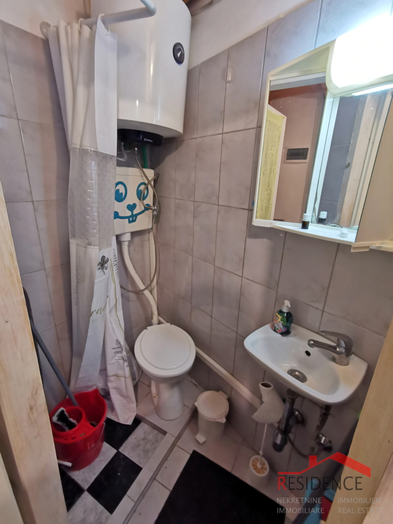 Pula, Center, stanovanje v 4. nadstropju, za obnovo