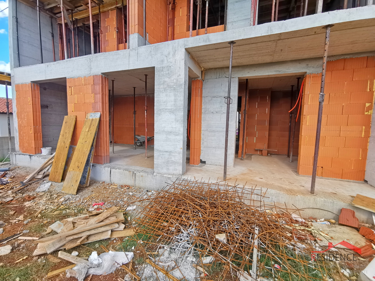 Stanovanje, novogradnja, pritličje, parkirno mesto, vrt