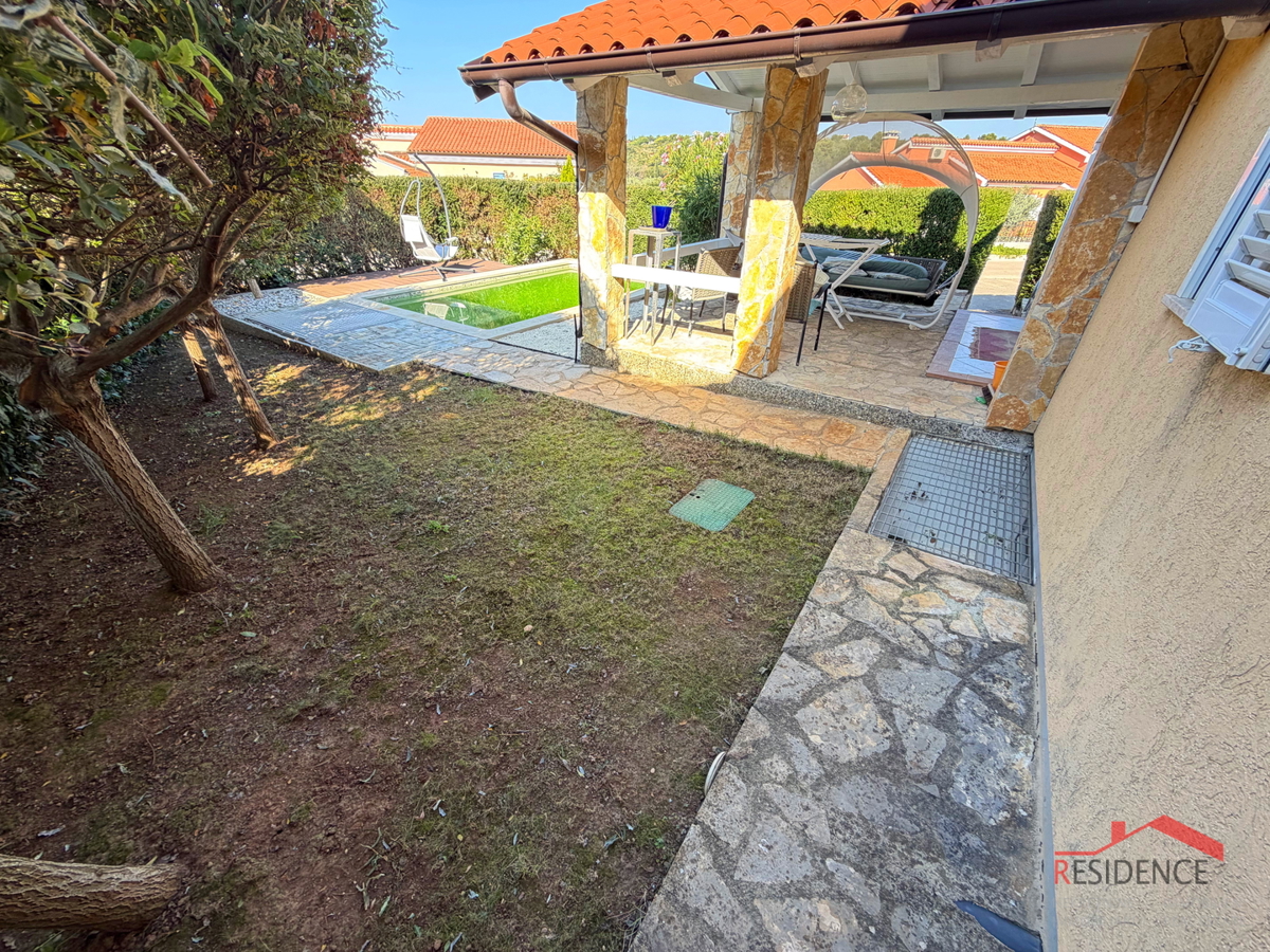 Banjole, Volme, hiša z bazenom, vrt