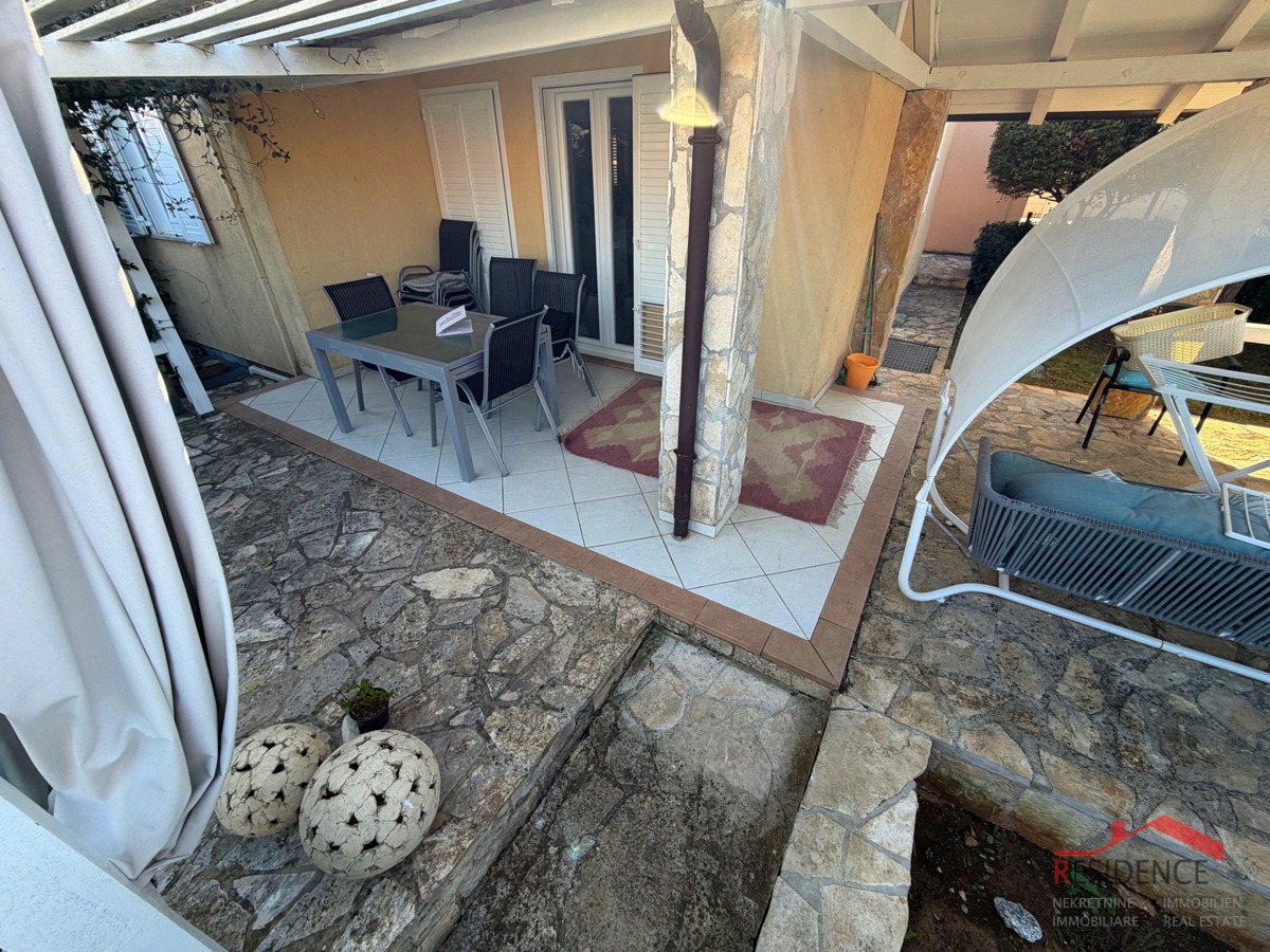 Banjole, Volme, hiša z bazenom, vrt