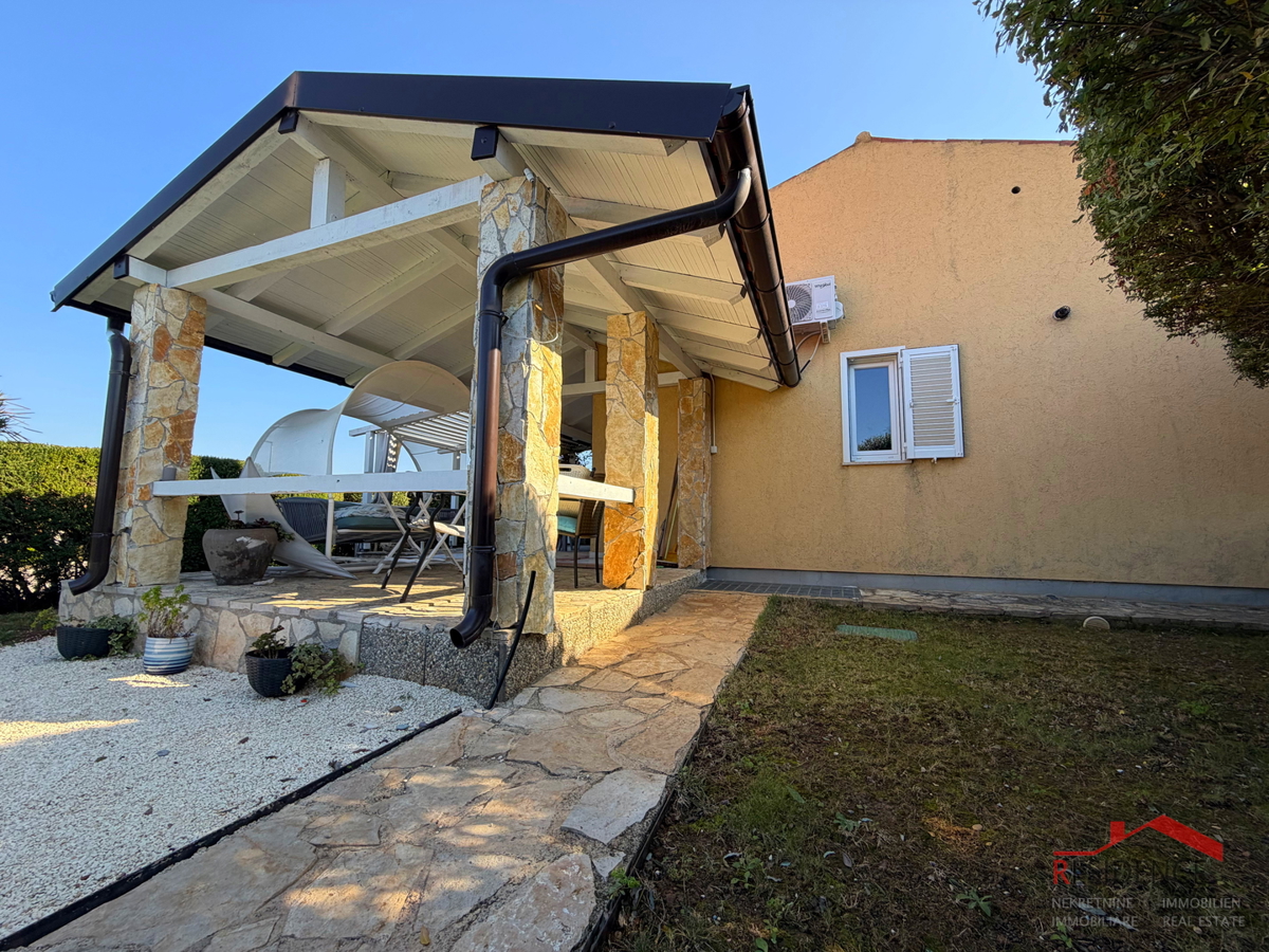 Banjole, Volme, hiša z bazenom, vrt