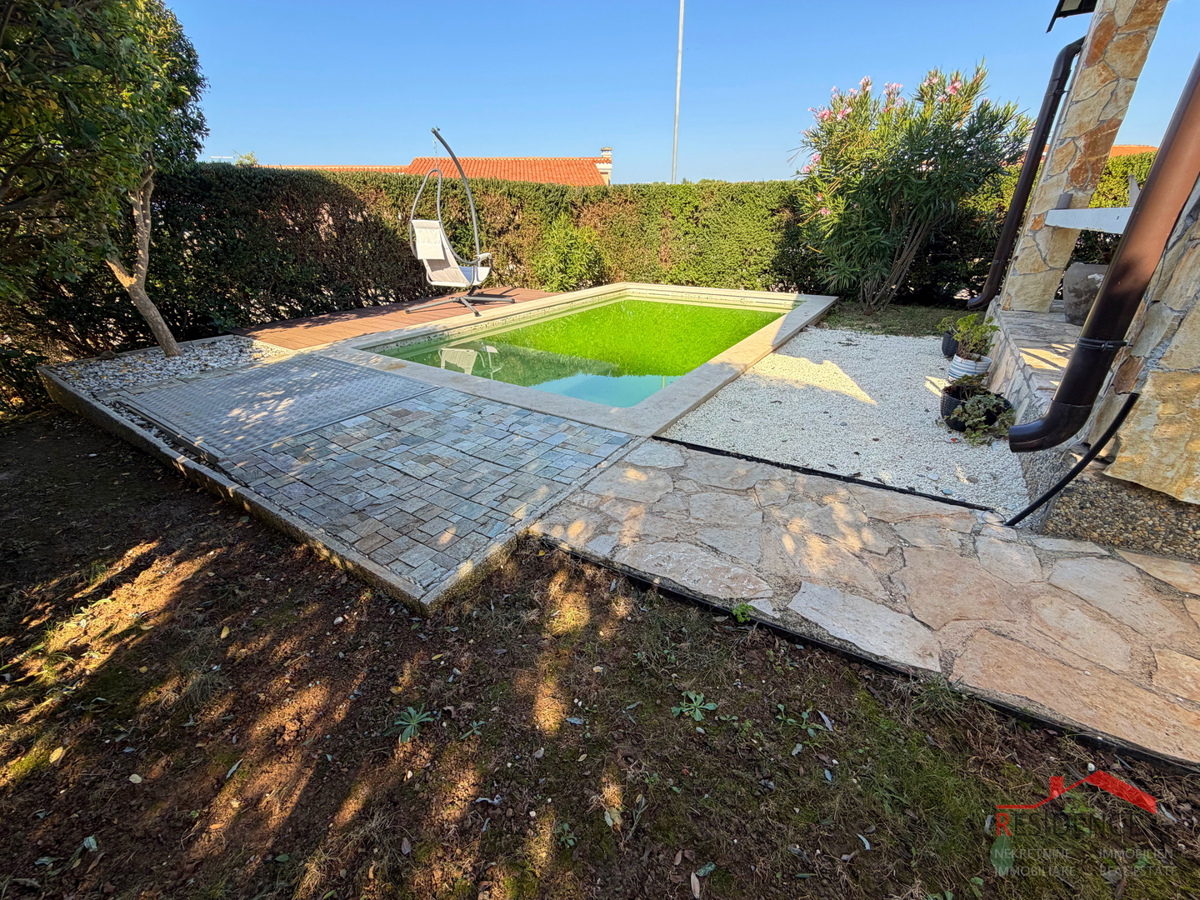 Banjole, Volme, hiša z bazenom, vrt