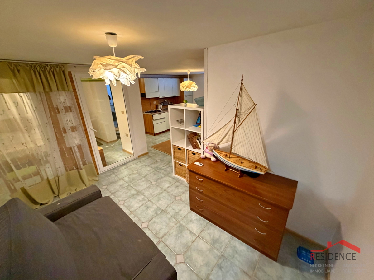 Banjole, Volme, hiša z bazenom, vrt