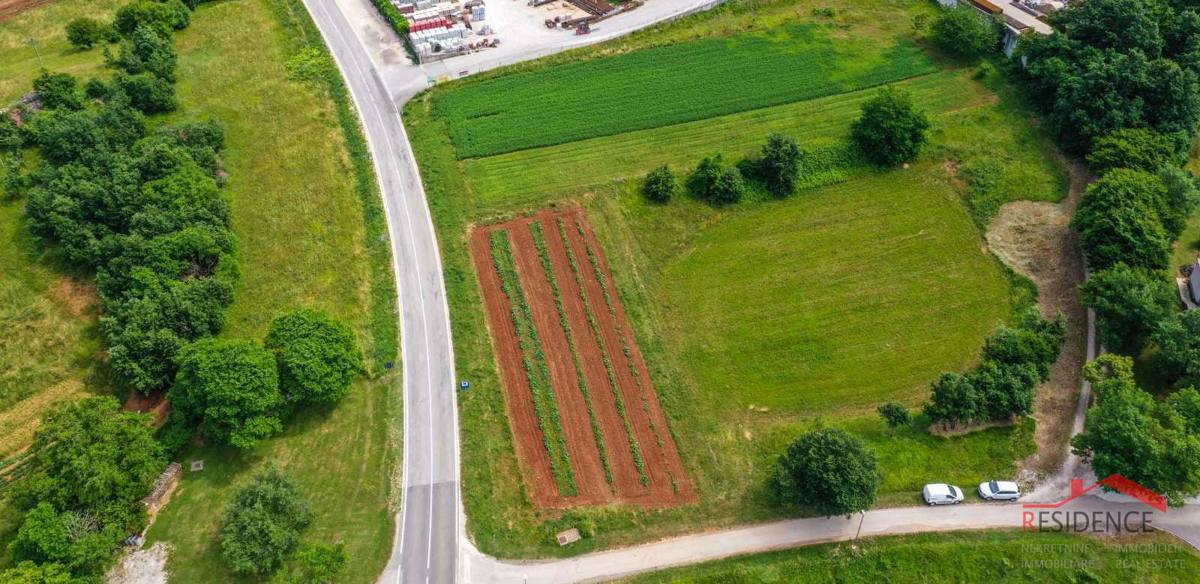 PAZIN- ZABREŽANI, ZAZIDLJIVO ZEMLJIŠČE ZA POSLOVNE NAMENE