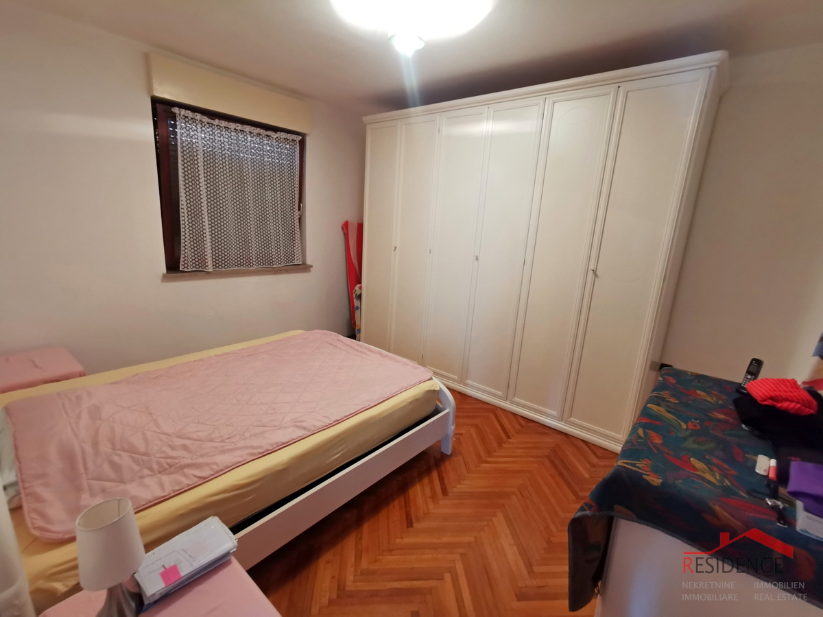 Pula, Samostojna hiša z dvema apartmajema, idealna za dve družini